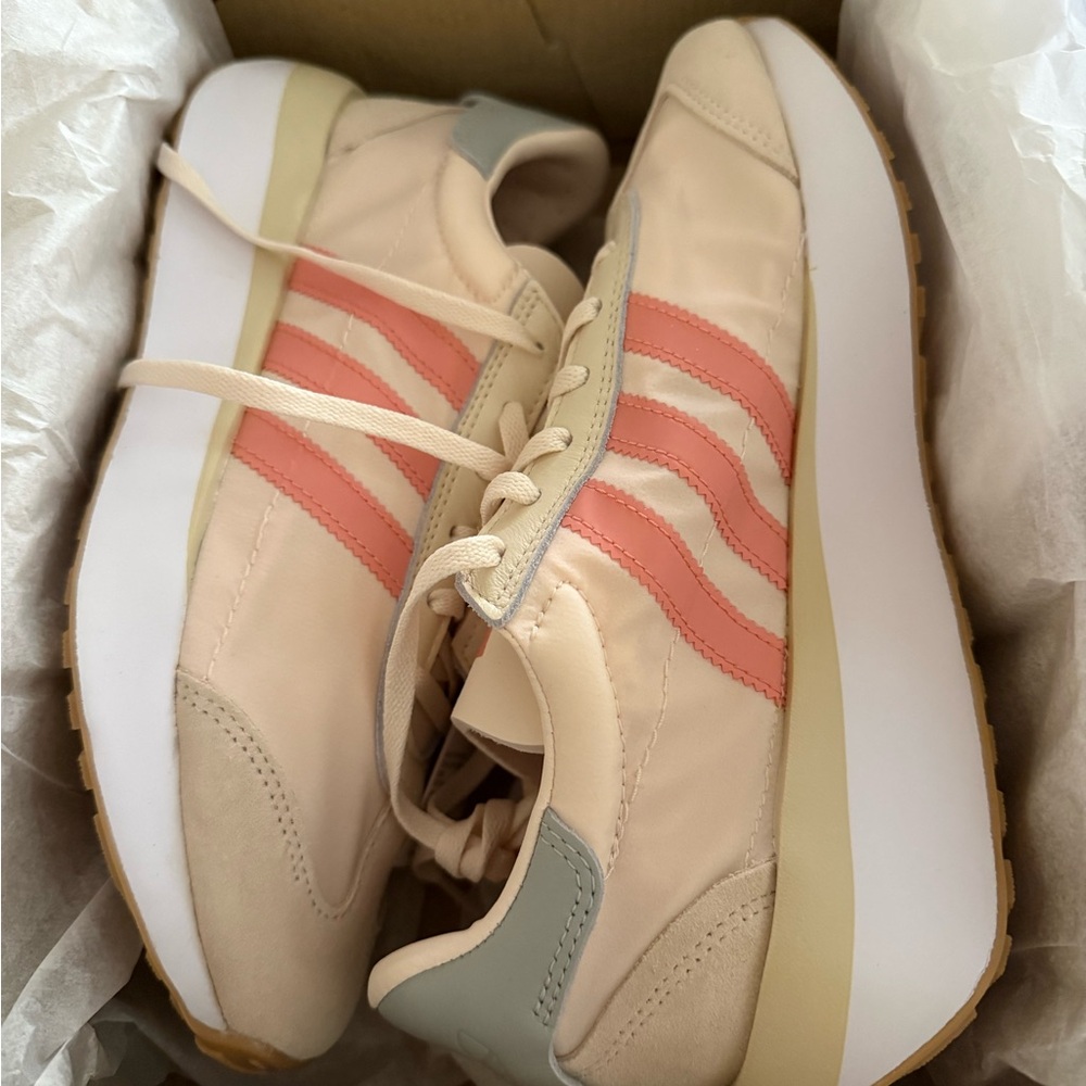 Brand New in Box Adidas Country XLG - Pink and Cream Youth/Women sneaks | 7Y/8W